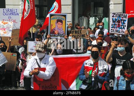 Padua, Italien. 15.Mai 2021. Italienische und arabische Menschen demonstrieren gegen die israelischen Bombenangriffe in Gaza. Stockfoto