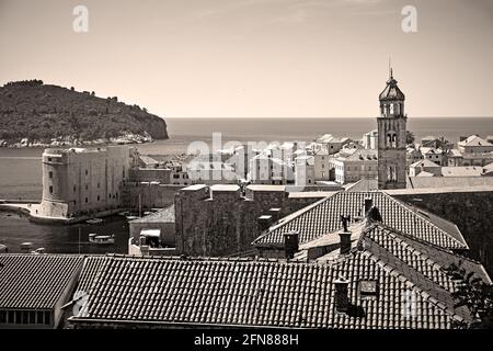 Die Altstadt von Dubrovnik in Kroatien. Schwarz-Weiß-Sepia im Vintage-Stil mit Stadtbild Stockfoto
