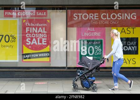 Bristol, Großbritannien. Mai 2021. Nach 242 Jahren werden Debenhams-Läden heute aus der High Street verschwinden. Abgebildet ist Debenhams in Broadmead Bristol. Kredit: JMF Nachrichten/Alamy Live Nachrichten Stockfoto