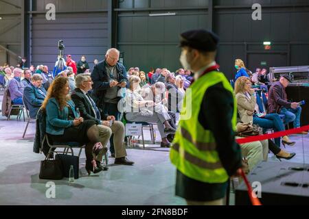 Braunschweig, Deutschland. Mai 2021. Mitglieder der AfD nehmen an einer speziellen Parteikonferenz der AfD Niedersachsen Teil. Quelle: Moritz Frankenberg/dpa/Alamy Live News Stockfoto