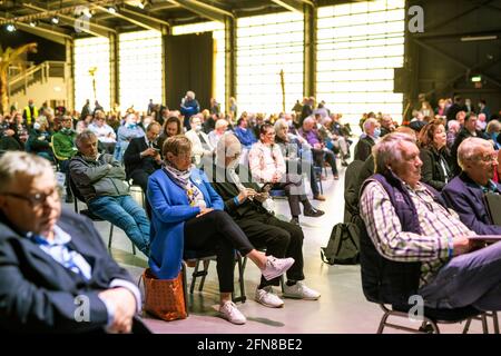 Braunschweig, Deutschland. Mai 2021. Mitglieder der AfD nehmen an einer speziellen Parteikonferenz der AfD Niedersachsen Teil. Quelle: Moritz Frankenberg/dpa/Alamy Live News Stockfoto