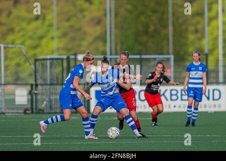 ZWOLLE, NIEDERLANDE - MAI 14: Jill Diekman von PEC Zwolle, Jassina Blom von PEC Zwolle, Nidia Bos von Excelsior während des Spiels der niederländischen Frauen Eredivisie Stockfoto