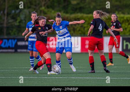 ZWOLLE, NIEDERLANDE - MAI 14: Joy Kersten von Excelsior Jassina Blom von PEC Zwolle, Frederique Nieuwland von Excelsior während der niederländischen Frauen Eredivisi Stockfoto