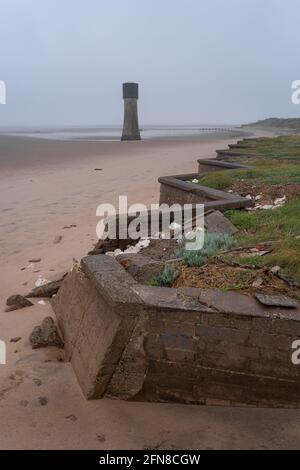 Verlassene Tower in Spurn Point, East Yorkshire, Großbritannien Stockfoto