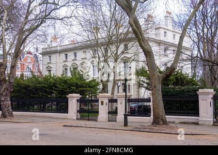 London - Mai 2021: Russisches Botschaftsgebäude an der Bayswater Road, Westminster Stockfoto