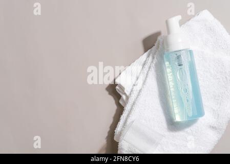 Transparente Kunststoff kosmetischen Schaum Pumpe Flasche Mock-up. Stockfoto
