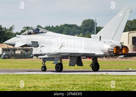 Ein Eurofighter Typhoon Canard Delta Wing Kampfjet der Royal Air Force bei RAF Fairford, Großbritannien. Stockfoto