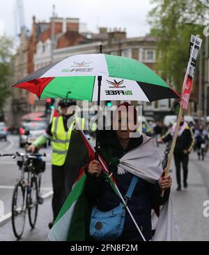 London, England, Großbritannien. Mai 2021. Zehntausende Demonstranten marschierten in Solidarität mit den Palästinensern zur israelischen Botschaft in London, während die israelischen Angriffe auf Gaza fortgesetzt werden. Kredit: Tayfun Salci/ZUMA Wire/Alamy Live Nachrichten Stockfoto