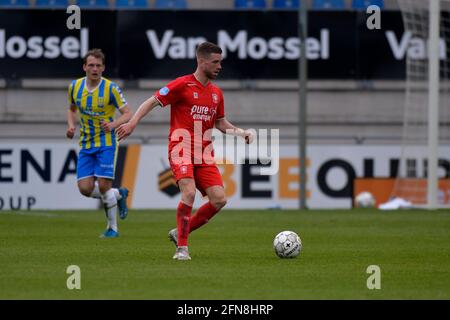 WAALWIJK, NIEDERLANDE - MAI 13: Gijs Smal vom FC Twente während des niederländischen Eredivisie-Spiels zwischen RKC Waalwijk und FC Twente im Mandemakers Stadion on Stockfoto