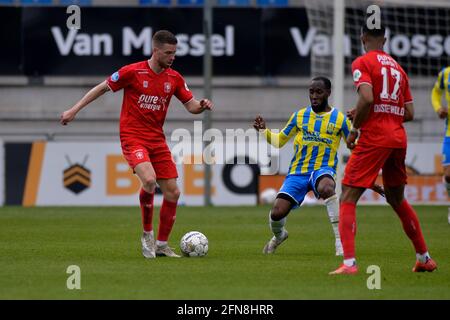 WAALWIJK, NIEDERLANDE - MAI 13: Gijs Smal vom FC Twente während des niederländischen Eredivisie-Spiels zwischen RKC Waalwijk und FC Twente im Mandemakers Stadion on Stockfoto