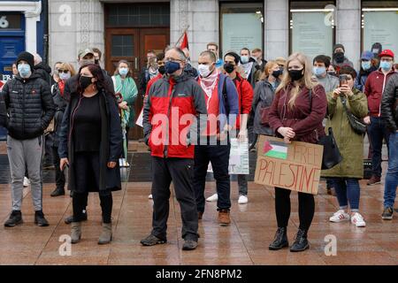 Cork, Irland. Mai 2021. Cork Palestine Solidarity Protest, Cork, Irland. TD Mick Barry (Menschen vor Profit/Solidarty) nimmt an heutigen Protesten Teil. Die Demonstranten versammelten sich heute auf den Straßen von Cork, um sich solidarisch mit dem palästinensischen Volk zu zeigen und die irische Regierung aufzufordern, mitzuhelfen, die Gewalt in der Region zu beenden, in der die israelische Regierung die Region Sheikh Jarrah in Ostjerusalem brutal kolonisiert. Kredit: Damian Coleman/Alamy Live Nachrichten Stockfoto