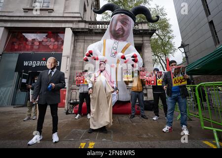 London, Großbritannien. Mai 2021. Pro-palästinensische Demonstranten marschieren am Nakba Day mit Schildern und Fahnen durch das Zentrum Londons. Tausende marschieren zur israelischen Botschaft, um sich solidarisch mit dem palästinensischen Volk zu versammeln. Mindestens 139 Menschen wurden in Gaza getötet, darunter 39 Kinder, nach einer Spirale der Gewalt, die mit der Vertreibung von Arabern aus dem Stadtteil Sheikh Jarrah in Ostjerusalem begann. Kredit: Guy Corbishley/Alamy Live Nachrichten Stockfoto