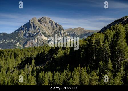 Pedraforca von Coll de Pradell, unter der Serra d'Ensija (Berguedà, Katalonien, Spanien, Pyrenäen) ESP: Pedraforca visto desde el Coll de Pradell Stockfoto