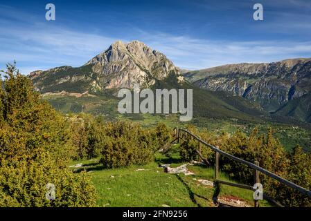 Pedraforca Südwand vom Aussichtspunkt La Palomera (Berguedà, Katalonien, Spanien, Pyrenäen) ESP: Vistas de la cara sur del Pedraforca Stockfoto