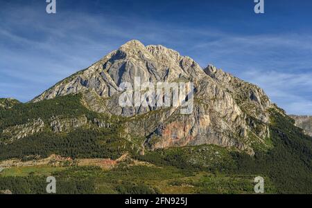 Pedraforca Südwand von der Nähe des Coll de la Trapa (Berguedà, Katalonien, Spanien, Pyrenäen) ESP: Vistas de la cara sur del Pedraforca Stockfoto