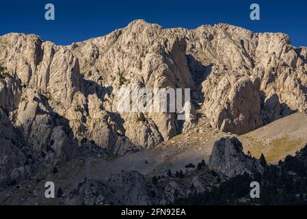 Pedraforca Südwand von Sorribes (Gósol-Tal, Katalonien, Spanien, Pyrenäen) ESP: Cara sur del Pollegó Superior del Pedraforca Stockfoto