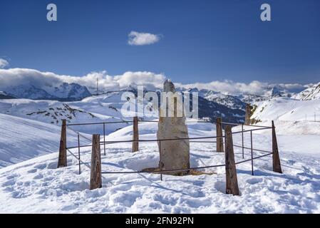 Pèira Deth Uelh de la Garonne (Stein) in Pla de Beret, in der Nähe der Quelle des Flusses Garonne (Aran-Tal, Katalonien, Spanien, Pyrenäen) Stockfoto