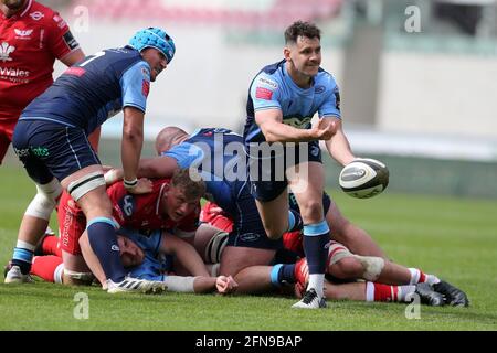 Llanelli, Großbritannien. Mai 2021. Tomos Williams von Cardiff Blues in Aktion. Guinness Pro14 Rainbow Cup Spiel, Scarlets gegen Cardiff Blues im Parc y Scarlets Stadium in Llanelli, South Wales am Samstag, den 15. Mai 2021. Bild von Andrew Orchard/Andrew Orchard Sports Photography/Alamy Live News Kredit: Andrew Orchard Sports Photography/Alamy Live News Stockfoto