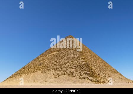 Die Rote Pyramide von Dahshur in Ägypten. Stockfoto