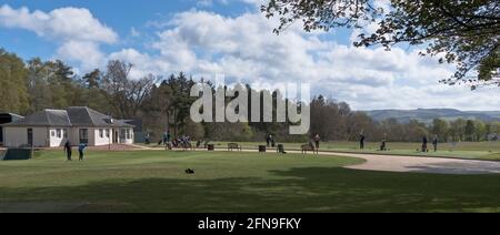 dh Golf Course GLENEAGLES PERTHSHIRE Golfer mit schottischen Golfen Driving Range Scotland Courses uk glen Eagles Ranges Stockfoto