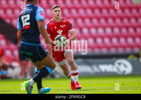 Llanelli, Großbritannien. 15. Mai 2021. Scarlets Ersatz Dane Blacker während des Scarlets gegen Cardiff Blues PRO14 Rainbow Cup Rugby Match. Kredit: Gruffydd Thomas/Alamy Live Nachrichten Stockfoto