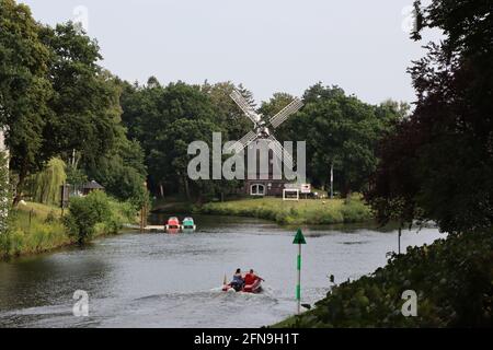 Meppen an der Ems/ Wassersport auf dem Dortmund-Emskanal im Zentrum Der Stadt Stockfoto