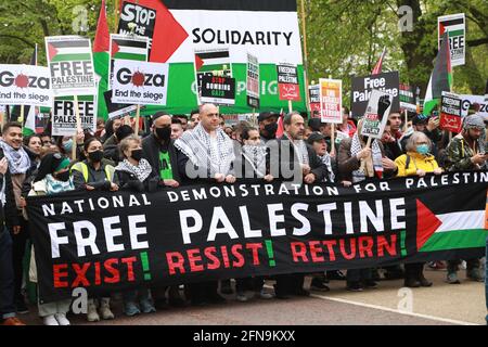Israelische Botschaft - London, Großbritannien, 15. Mai 2021; viele Tausende von Menschen, darunter auch Menschen aus der Londoner palästinensischen Gemeinde, marschierten von Marble Arch zu den Toren der Isralie-Botschaft in Kensington, um gegen die Eskalation der Gewalt zwischen der israelischen und der palästinensischen Gemeinde im Ausland zu protestieren. Kredit: Natasha Quarmby/Alamy Live Nachrichten Stockfoto