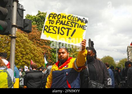 Israelische Botschaft - London, Großbritannien, 15. Mai 2021; viele Tausende von Menschen, darunter auch Menschen aus der Londoner palästinensischen Gemeinde, marschierten von Marble Arch zu den Toren der Isralie-Botschaft in Kensington, um gegen die Eskalation der Gewalt zwischen der israelischen und der palästinensischen Bevölkerung im Ausland zu protestieren. Kredit: Natasha Quarmby/Alamy Live Nachrichten Stockfoto