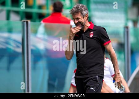 Maurizio ganz Coach (Mailand) während des Spiels der italienischen Frauen der Serie A zwischen den Frauen Sassuolo 0-0 Mailand Frauen im Enzo Ricci Stadium am 15. Mai 2021 in Sassuolo, Italien. Quelle: Maurizio Borsari/AFLO/Alamy Live News Stockfoto