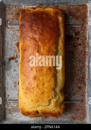 Einfacher hausgemachter französischer Yogurtkuchen, von oben gesehen von der Hausmannskost. Stockfoto