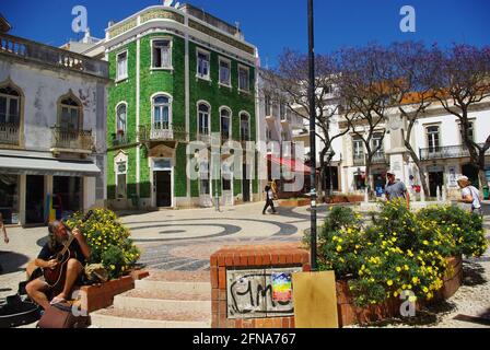 Busker auf dem Hauptplatz, Lagos, Portugal Stockfoto