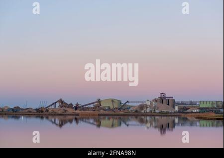 Kies- und Zuschlagstofffabrik in Cliffe Pools am Südufer der Themse. In Der Nähe Von Lower Higham Kent Stockfoto