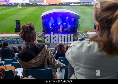 Die Abbildung zeigt eine Testveranstaltung für 300 Freiwillige mit einer Performance von Compact Disk Dummies, organisiert von der Stadt Gent, UZ Gent Stockfoto