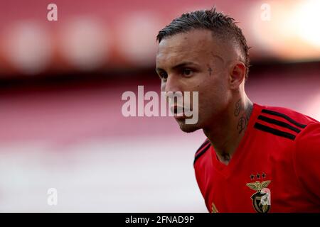 Lissabon, Portugal. Mai 2021. Everton von SL Benfica schaut am 15. Mai 2021 beim Fußballspiel der Portugiesischen Liga zwischen SL Benfica und Sporting CP im Luz-Stadion in Lissabon, Portugal, auf. Quelle: Pedro Fiuza/ZUMA Wire/Alamy Live News Stockfoto