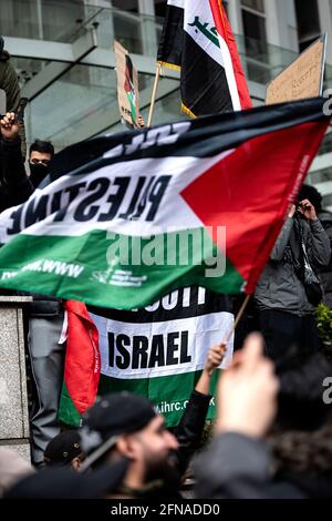 London, Großbritannien. Mai 2021. Demonstranten marschieren zur israelischen Botschaft in London, in Solidarität mit Palästina, da viele israelische Städte in einem Konflikt zwischen jüdischen und arabischen Menschen stehen. Quelle: Loredana Sangiuliano/Alamy Live News Stockfoto