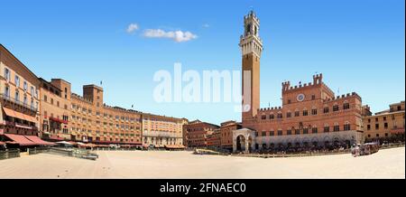 Stadt Siena. Toskana. Italien. 06/30/2016. Place du champ und öffentlicher Palast, lebhafter Ort im Zentrum der historischen Stadt. Stockfoto