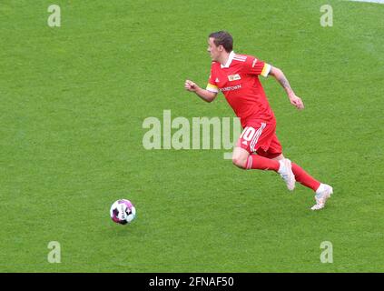 Leverkusen, Deutschland. Mai 2021. Bundesliga, Spieltag 33, Bayer 04 Leverkusen vs 1. Der FC Union Berlin, Max Kruse (Union) kontrollieren den Ball. DIE DFL-VORSCHRIFTEN VERBIETEN DIE VERWENDUNG VON FOTOS ALS BILDSEQUENZEN UND/ODER QUASI-VIDEO.Quelle: Jürgen Schwarz/Alamy Live News Stockfoto