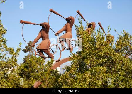 La Busqueda Skulptur im Bicentenario Park Vitacura Parque Bicentenario by Hernan Puelma in Santiago Chile Südamerika Stockfoto