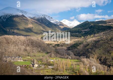 Taüll und Berge des Nationalparks Aigüestortes i Estany de Sant Maurici, Vall Boí, Lleida, Katalonien, Spanien Stockfoto