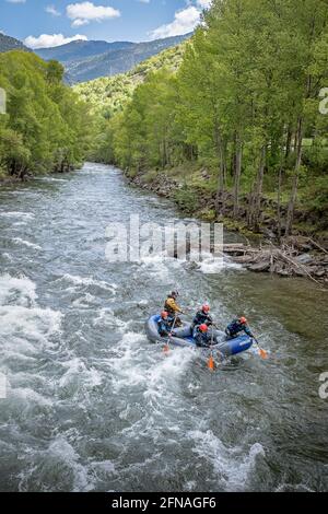 Rafting auf dem Fluss Noguera Pallaresa, Lleida, Katalonien, Spanien Stockfoto