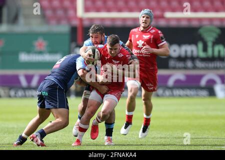 Llanelli, Großbritannien. Mai 2021. Dane Blacker of Scarlets macht Pause. Guinness Pro14 Rainbow Cup Spiel, Scarlets gegen Cardiff Blues im Parc y Scarlets Stadium in Llanelli, South Wales am Samstag, den 15. Mai 2021. Bild von Andrew Orchard/Andrew Orchard Sports Photography/Alamy Live News Kredit: Andrew Orchard Sports Photography/Alamy Live News Stockfoto