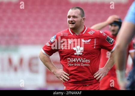 Llanelli, Großbritannien. Mai 2021. Ken Owens von Scarlets sieht auf. Guinness Pro14 Rainbow Cup Spiel, Scarlets gegen Cardiff Blues im Parc y Scarlets Stadium in Llanelli, South Wales am Samstag, den 15. Mai 2021. Bild von Andrew Orchard/Andrew Orchard Sports Photography/Alamy Live News Kredit: Andrew Orchard Sports Photography/Alamy Live News Stockfoto