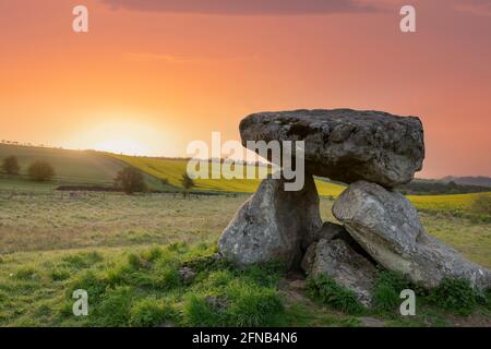 The Devil's Den, die Überreste einer neolithischen Grabkammer in Fyfield Down, Wiltshire, England Stockfoto