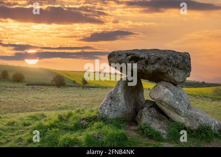 The Devil's Den, die Überreste einer neolithischen Grabkammer in Fyfield Down, Wiltshire, England Stockfoto