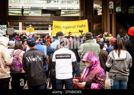 Oakland, Usa. Mai 2021. Ein Spruchband, das in der Oakland-Gemeinschaft gegen den Hass Asiens erhoben wurde. Kredit: SOPA Images Limited/Alamy Live Nachrichten Stockfoto