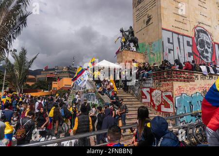 Bogota, Kolumbien. Mai 2021. Demonstranten marschieren am 18. Tag des nationalen Streiks in Bogota.Quelle: Daniel Garzon Herazo/ZUMA Wire/Alamy Live News Stockfoto