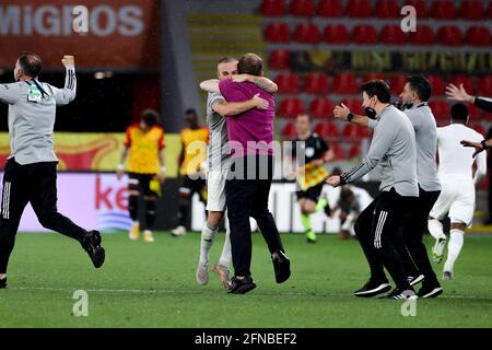 IZMIR, TÜRKEI - 15. MAI: Besiktas feiert Meisterschaft während des türkischen Super Lig-Spiels zwischen Goztepe und Besiktas im Goztepe Gursel Aksel Stad Stockfoto