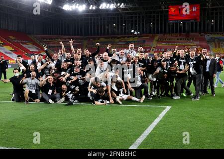 IZMIR, TÜRKEI - 15. MAI: Besiktas feiert Meisterschaft während des türkischen Super Lig-Spiels zwischen Goztepe und Besiktas im Goztepe Gursel Aksel Stad Stockfoto