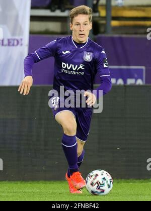 15-05-2021: Voetbal: RSC Anderlecht / KRC Genk: Brussel ANDERLECHT, BELGIEN - MAI 15: Yari Verschaeren von RSC Anderlecht kontrolliert den Ball während des Stockfoto