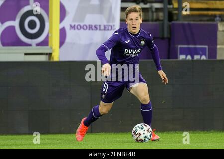 15-05-2021: Voetbal: RSC Anderlecht / KRC Genk: Brussel ANDERLECHT, BELGIEN - MAI 15: Yari Verschaeren von RSC Anderlecht kontrolliert den Ball während des Stockfoto